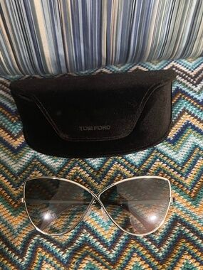 Tom Ford Elise cat eye sunglasses FT0569 16B